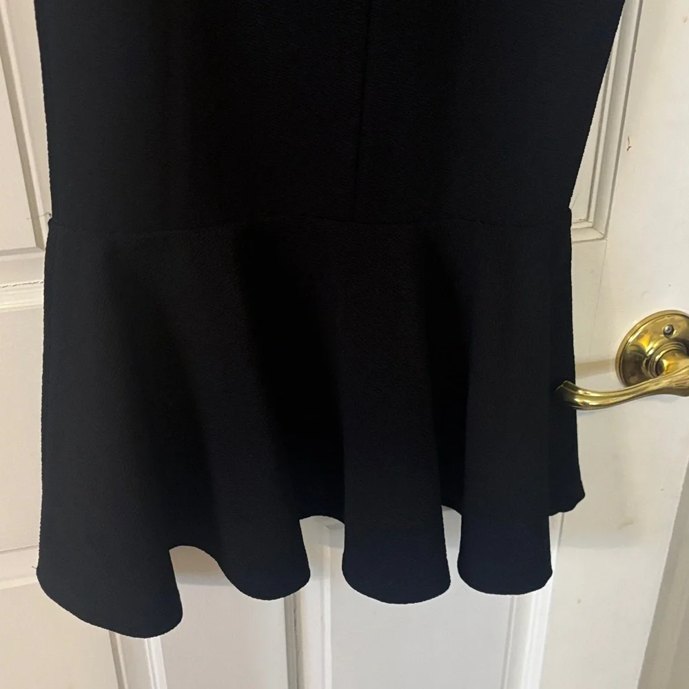 Veni Vidivici Elegant Black Dress With Adjustable Bow Straps - Picture 9 of 10